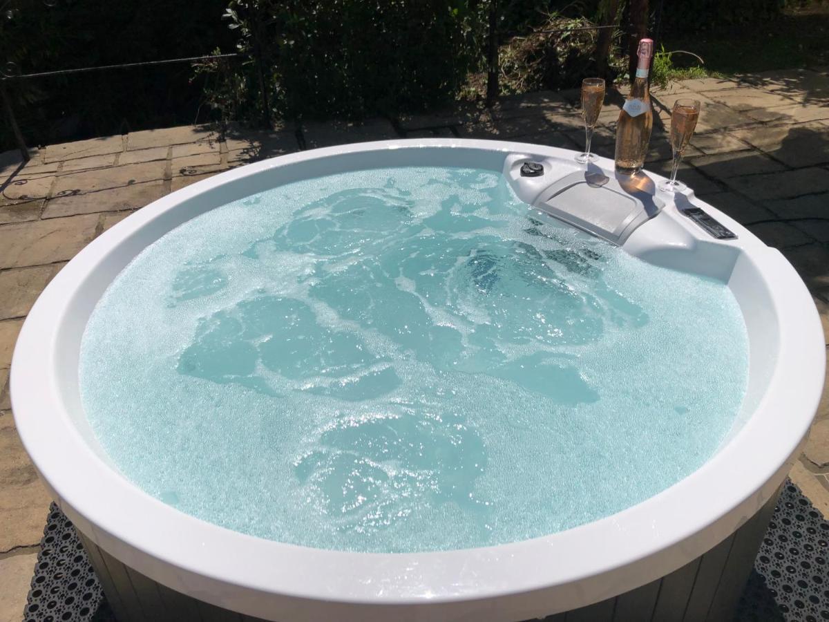 Little Gem With Private Hot Tub - Up To 25 Percent Off Ferry Leilighet Shanklin Eksteriør bilde