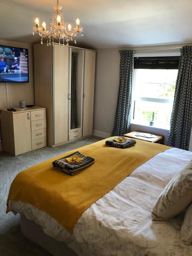 Little Gem With Private Hot Tub - Up To 25 Percent Off Ferry Leilighet Shanklin Eksteriør bilde