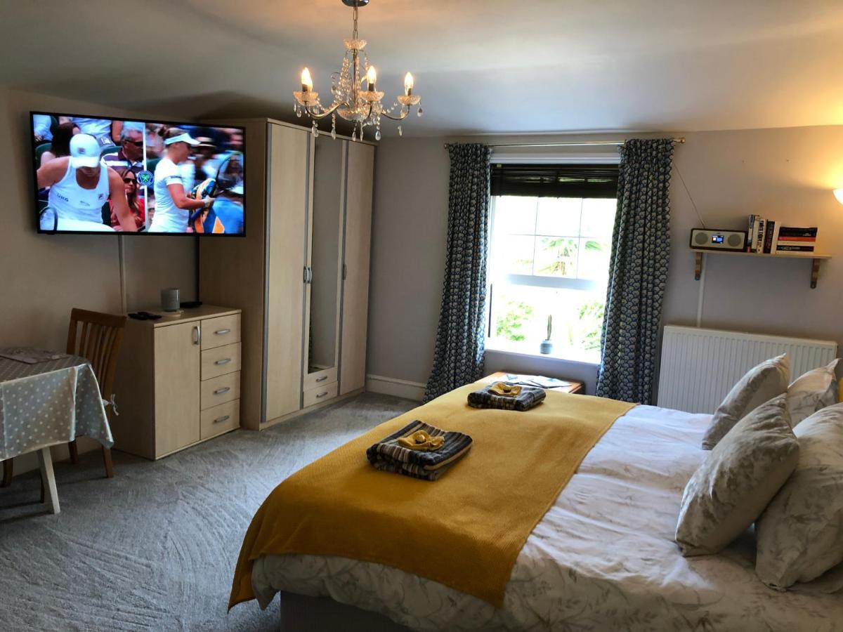 Little Gem With Private Hot Tub - Up To 25 Percent Off Ferry Leilighet Shanklin Eksteriør bilde